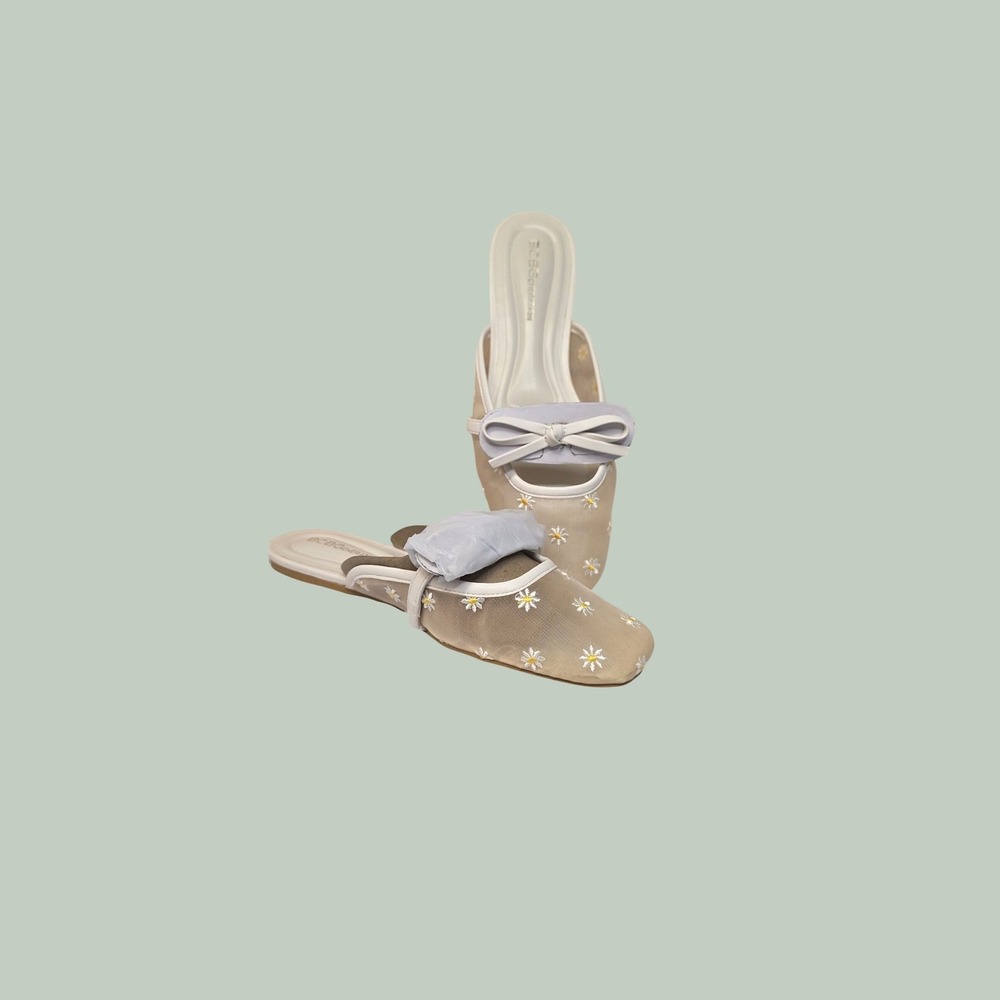 BCBGeneration Ovirin Beige Mesh Daisy Embroidered Bow Flat Mules Square Toe 8M